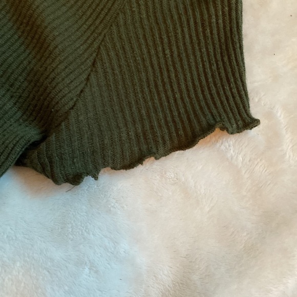 Olive green ribbed t shirt ruffles on sleeve and bottom - Picture 3 of 4